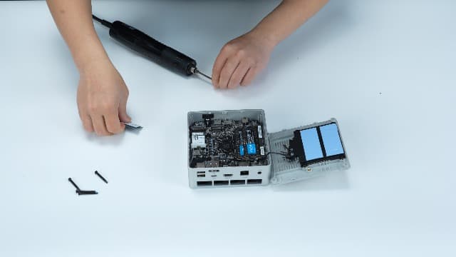 MINISFORUM Mini PC UM870 Slim,AMD Ryzen 7 8745H(8C/16T, Up to 5.0GHz),AMD Radeont 780M Mini Computer,32GB DDR5 RAM & 1TB PCIe 4.0 SSD,Support 8K@60Hz HDMI 2.1/USB4 Output, WIFI6E/BT5.3/Auto Power On