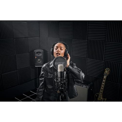 RØDE NT1 Signature Series Condenser Microphone with SM6 Shockmount and Pop Filter - Black