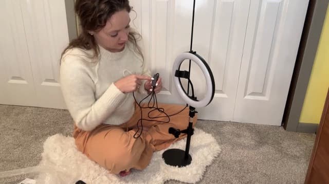 MACTREM 10“ Desk Ring Light with Stand, Desktop LED Circle Halo Light with Phone Holder for Computer Zoom Meeting, Laptop Light for Conference Video Calls, Live Streaming, Podcast, Selfie, Makeup