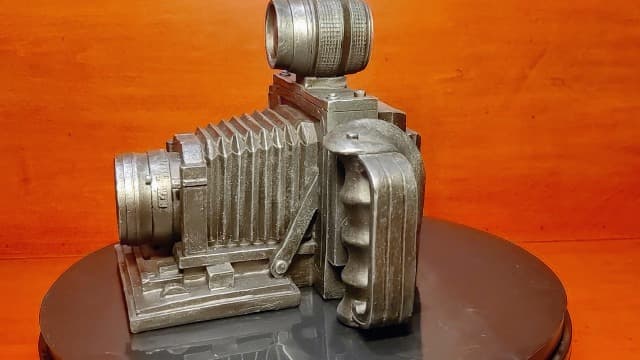 Vintage Camera Model Silver Gray Camera Replica Camera Model Nostalgic Collective Statue Resin Ornament Cents Penny Piggy Bank Decoration for Desktop Bar Office Showcase Prop Unique Gift
