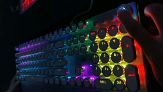 AULA F2088 Typewriter Style Mechanical Gaming Keyboard,Rainbow LED Backlit,Removable Wrist Rest,Media Control Knob,Retro Punk Round Keycaps,USB Wired Computer Keyboard,White