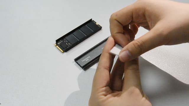 S660 PCIe 4.0 2TB SSD for PS5 with Heatsink, Up to 5000MB/s, NVMe M.2 SSD Internal Gaming SSD NAND SLC Cache Suitable for PS5 Enthusiasts, Technology Enthusiasts, IT Professionals