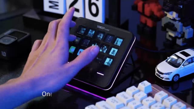 VSDINSIDE Macro Keypad, Stream Controller Deck Gaming Streaming Shortcut Keyboard, 18 Programmable Keys Customizable Visual AI Pad USB Soundboard for OBS, YouTube, Desk Office Setup, Laptop, PC, Mac