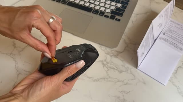 E-YOOSO Large Wireless Mouse for Big Hands, X-31 Cordless Ergo Computer Mouse, 6 Buttons, 5-Level 4800 DPI, 18 Months Battery Life, for Laptop, PC, Chromebook (Black)