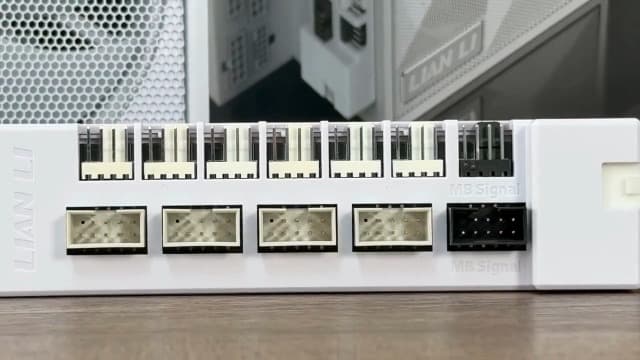 Lian Li Edge Serie - 1000W Full Modular Power Supply (Fan USB Hub Included) - Gold - ATX 3.1 - PCIE 5.1 Support - 12V-2x6 Connector - L-Shape Design for Dual Chamber Case - White (EG1000G.WH)