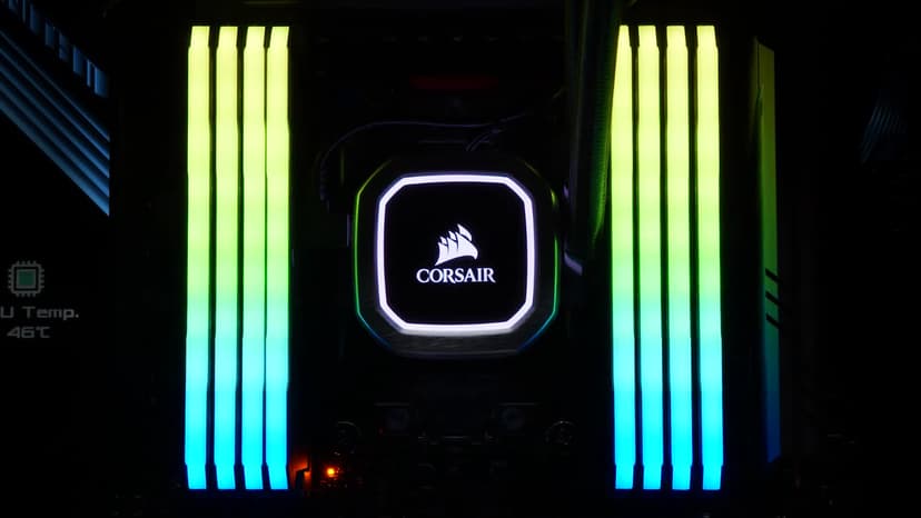CORSAIR VENGEANCE RGB PRO SL DDR4 RAM 32GB (2x16GB) 3600MHz CL18-22-22-42 1.35V Intel AMD Desktop Computer Memory - White (CMH32GX4M2D3600C18W)