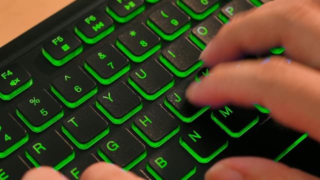 Backlit Computer Keyboards, Wired USB LED Keyboard with 7 Colors Backlight, Plug and Play, Waterproof, Full Size Quiet Computer Keyboard for Windows Desktop, PC, Laptop, Gaming