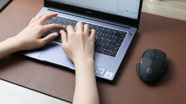 Wireless Charging Desk Mat with Desk Pad for Desktop Charging Large Mouse Pad Waterproof Leather Computer Mat Mouse Pad Non-Slip Protector on Top of Desks for Keyboard and Mouse (brown-l, 32*16inch)