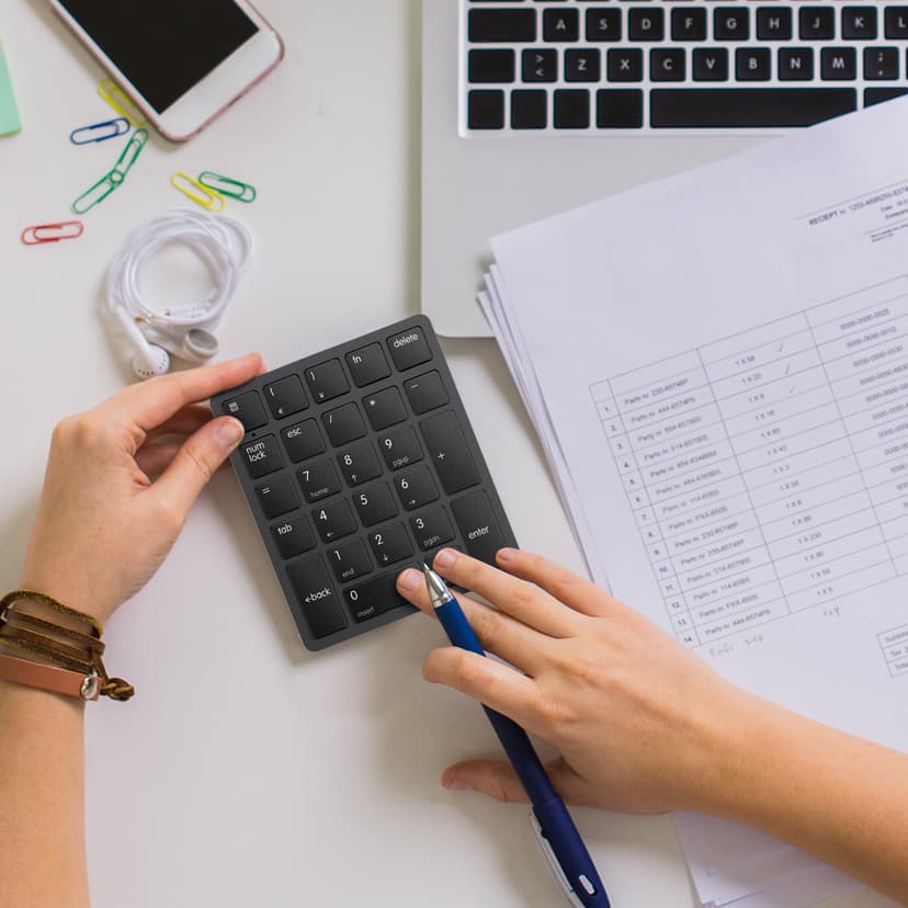 havit Bluetooth Number Pad Wireless Numeric Keypad Numpad 26 Keys Portable Mini Financial Accounting Rechargeable Numeric Pad for Windows Laptop Desktop, PC, Notebook (Black)