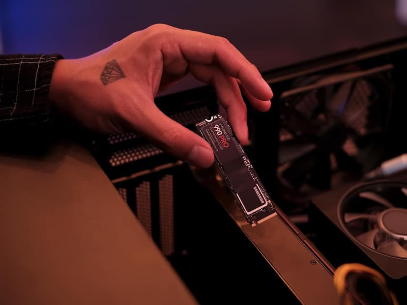 Samsung 990 PRO SSD NVMe M.2 PCIe Gen4, M.2 2280 Internal Solid State Hard Drive, Seq. Read Speeds Up to 7,450 MB/s for High End Computing, Gaming, and Heavy Duty Workstations, MZ-V9P2T0B/AM