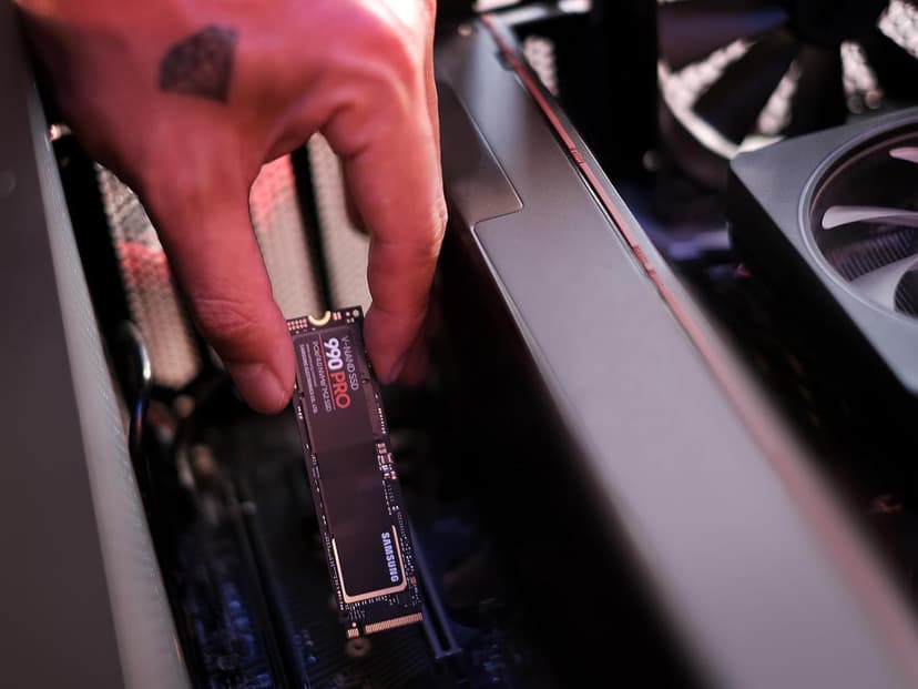 Samsung 990 PRO SSD NVMe M.2 PCIe Gen4, M.2 2280 Internal Solid State Hard Drive, Seq. Read Speeds Up to 7,450 MB/s for High End Computing, Gaming, and Heavy Duty Workstations, MZ-V9P2T0B/AM