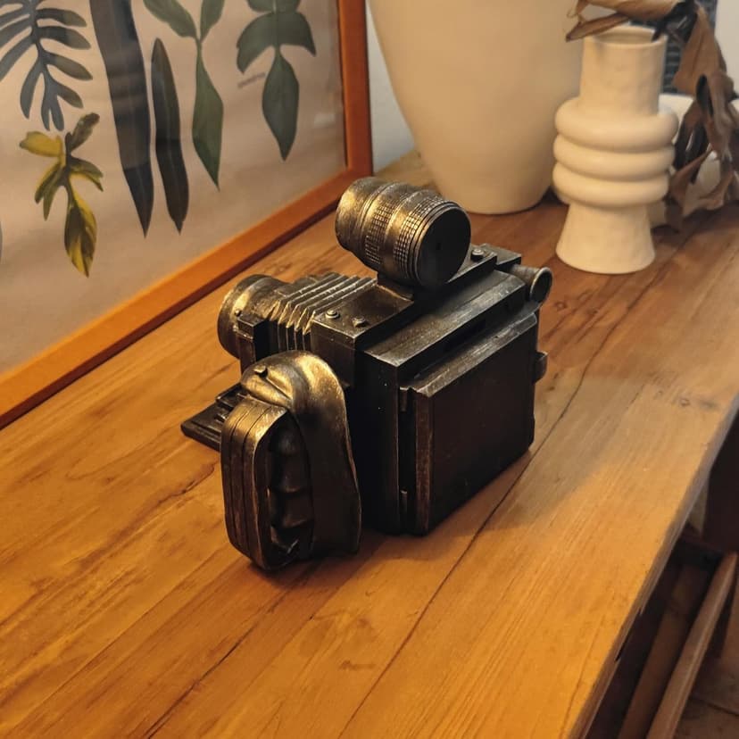 Vintage Camera Model Silver Gray Camera Replica Camera Model Nostalgic Collective Statue Resin Ornament Cents Penny Piggy Bank Decoration for Desktop Bar Office Showcase Prop Unique Gift