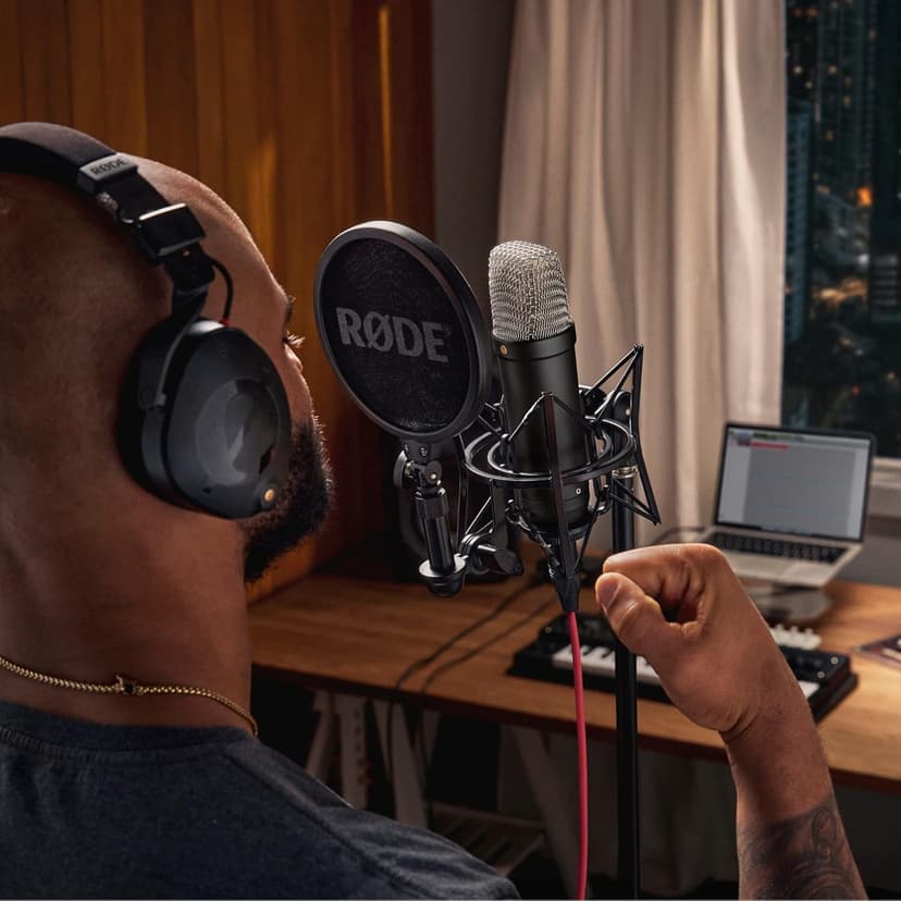 RØDE NT1 5th Generation Large-diaphragm Studio Condenser Microphone with XLR and USB Outputs, Shock Mount and Pop Filter for Music Production, Vocal Recording and Podcasting (Black)