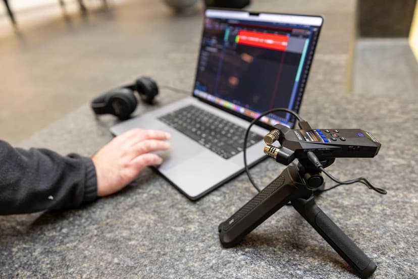 Zoom H1essential Stereo Handy Recorder with 32-Bit Float, Accessibility, X/Y Microphones, Record to SD Card, USB Microphone, Portable, for Musicians, Podcasters, Filmmakers, & Content Creators