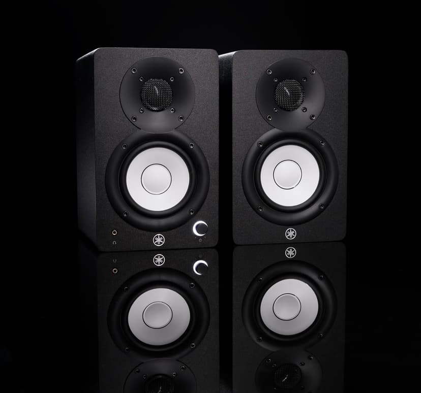Yamaha HS4 Powered Studio Monitor in Black, Pair (HS4 B)