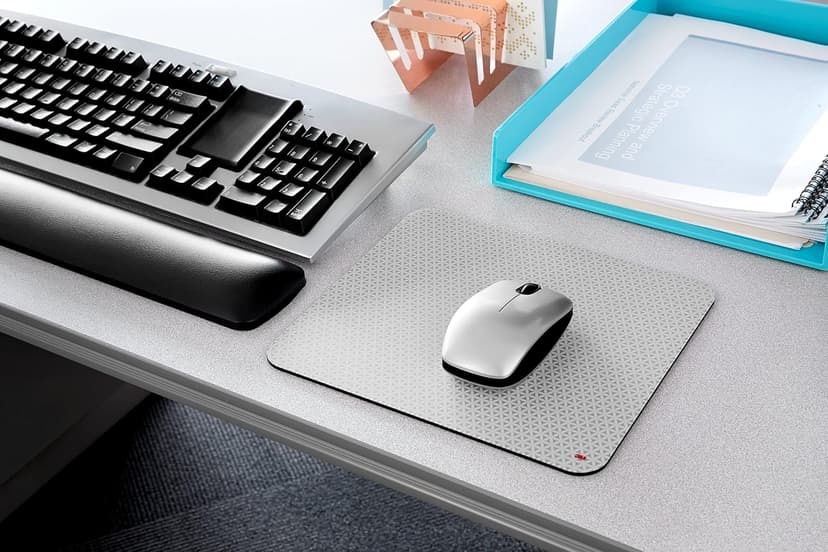 3M Precise Mouse Pad Enhances the Precision of Optical Mice at Fast Speeds, Easy to Clean, Stays in Place, 9 in x 8 in (MP114-BSD1)